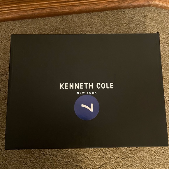 NEW IN BOX KENNETH COLE Black Leather Booties- Size 7 - Picture 4 of 5